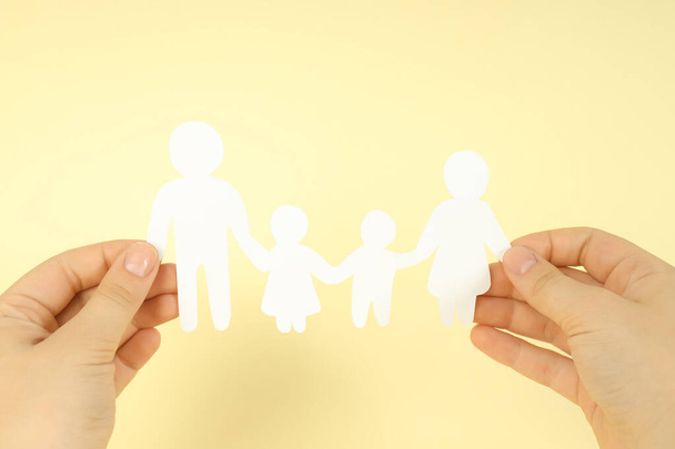 Έννοια της οικογένειας, προστασία της οικογένειας, οικογενειακά δικαιώματα, οικογενειακή υγεία - Φωτογραφία, εικόνα