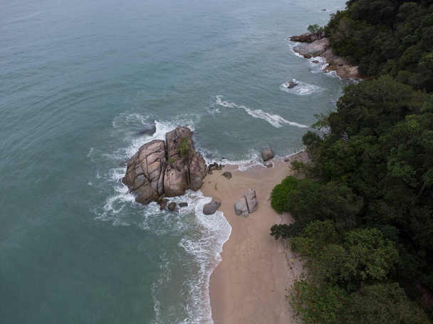 aerial scene of boulders along the sandy beach. - Foto, imagen