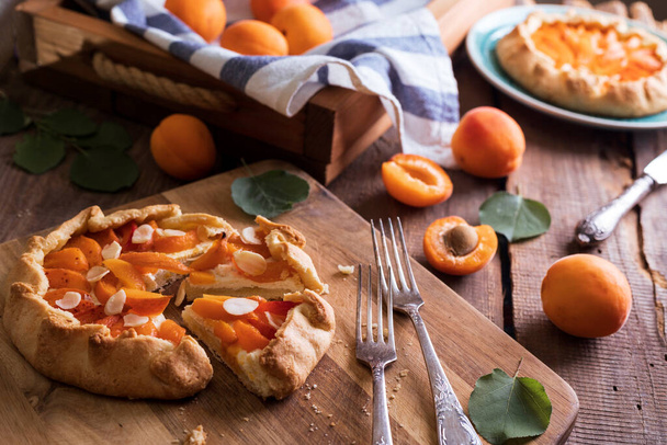 galette with apricots - delicious summer pastr - Zdjęcie, obraz
