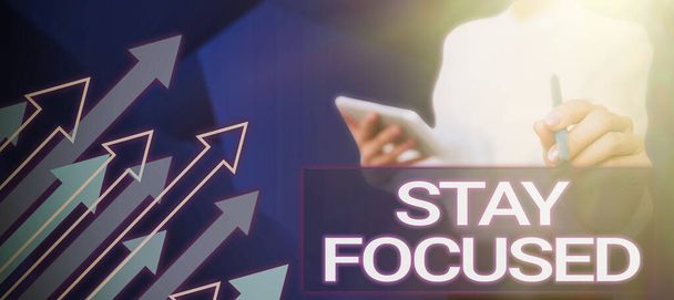 Text sign showing Stay Focused, Internet Concept Be attentive Concentrate Prioritize the task Avoid distractions Lady in suit holding pen symbolizing successful teamwork accomplishments. - Foto, Bild