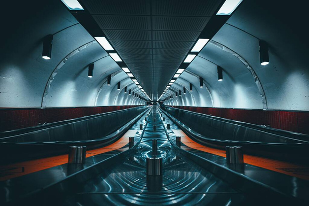 An interior design of a subway station - 写真・画像