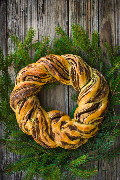 Saffron and cinnamon bread wreath - Φωτογραφία, εικόνα