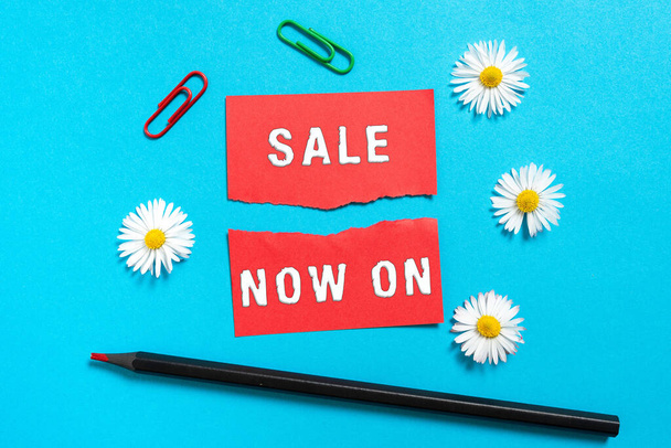 Conceptual display Sale Now On, Business approach Reduction of prices Discounts Special offers at this time Ripped Note With New Ideas With Pencil, Flowers And Paperclips Around. - Foto, imagen