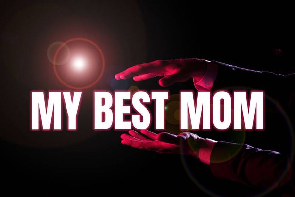 Writing displaying text My Best Mom, Internet Concept Admire have affection good feelings love to your mother Businessman Presenting Important Informations Between Hands. - Foto, Bild