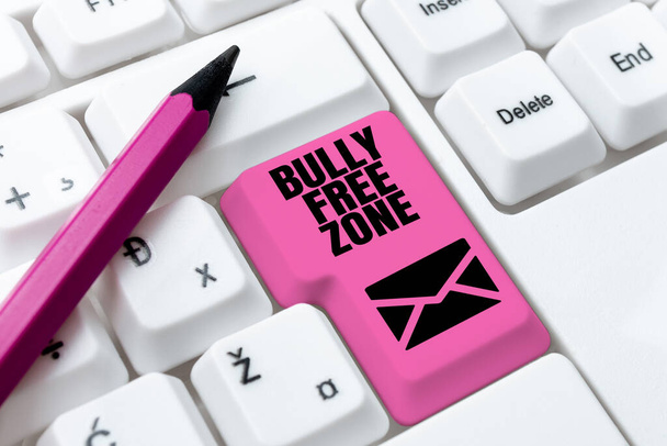 Λεζάντα κειμένου που παρουσιάζει το Bully Free Zone, Word for Be respect to other bullying δεν επιτρέπεται εδώ -48616 - Φωτογραφία, εικόνα