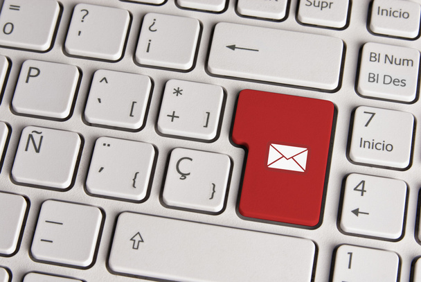 E-mailová koncepce, poštovní obálky klávesy. - Fotografie, Obrázek