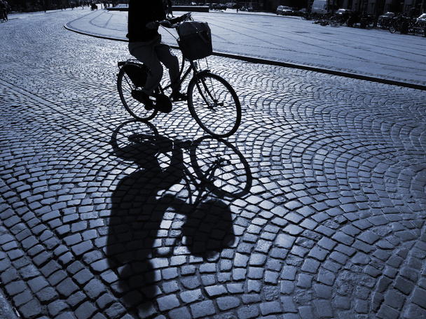 Női kerékpáros - Fotó, kép