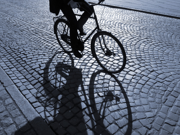 Ciclismo de tarde
 - Foto, imagen