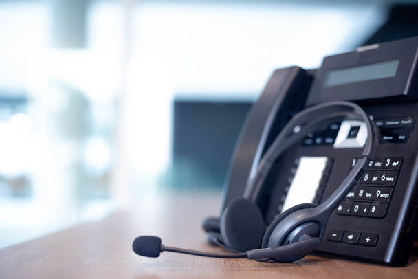 Communicatie ondersteuning, call center en klantenservice helpdesk. VOIP-headset voor customer service support (call center) concept - Foto, afbeelding