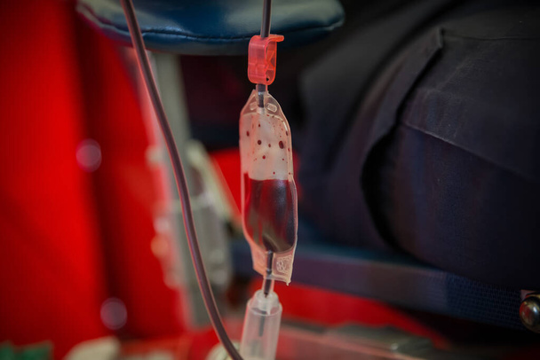 Donating blood to save someone's life in the hospital. - Fotografie, Obrázek