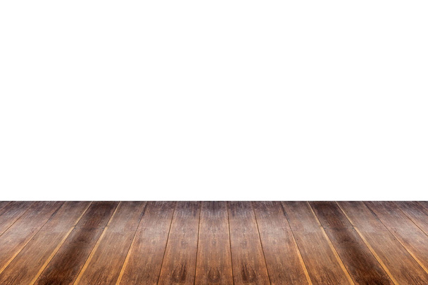 Κενό ξύλινο καπάκι τραπεζιού απομονωμένο σε λευκό φόντο για οθόνη προϊόντος - Φωτογραφία, εικόνα