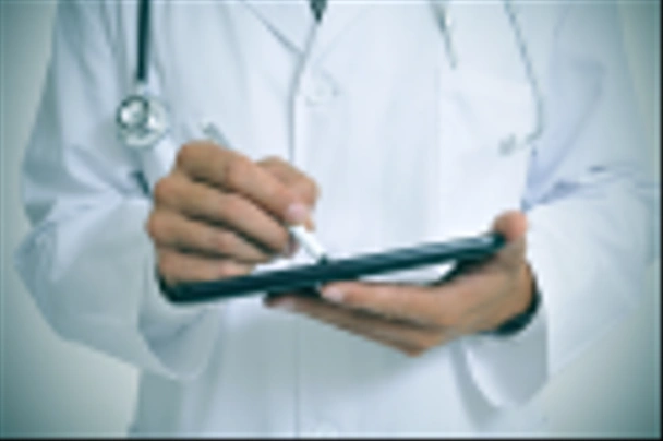 лікар використовує планшет
 - Фото, зображення