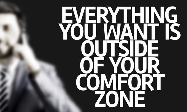 Liikemies tekstin kanssa Kaikki mitä haluat on ulkopuolella Comfort Zone
 - Valokuva, kuva
