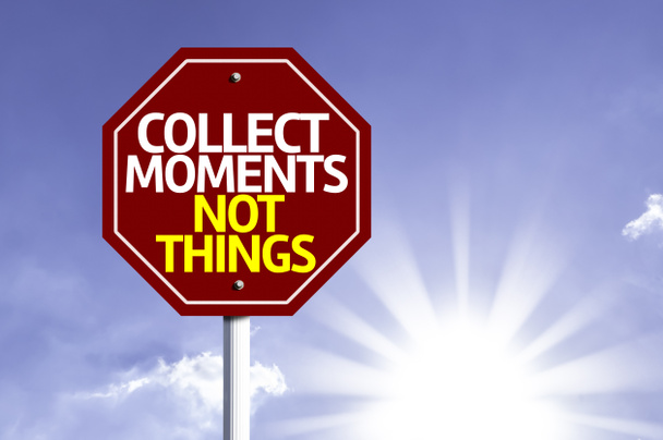 Recoger momentos no Cosas escritas en la señal de tráfico rojo
 - Foto, Imagen