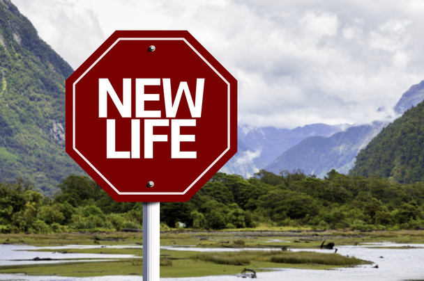 Новая жизнь написана на красном дорожном знаке
 - Фото, изображение