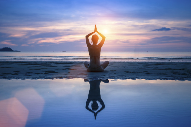 Медитация на берегу моря
 - Фото, изображение