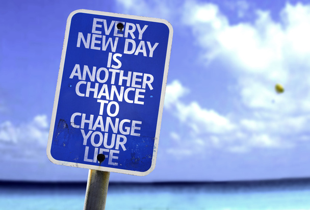 Cada nuevo día es otra oportunidad para cambiar el signo de tu vida
 - Foto, Imagen