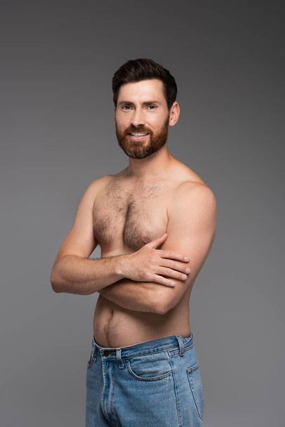 shirtless and happy man with hair on chest smiling isolated on grey - Foto, immagini