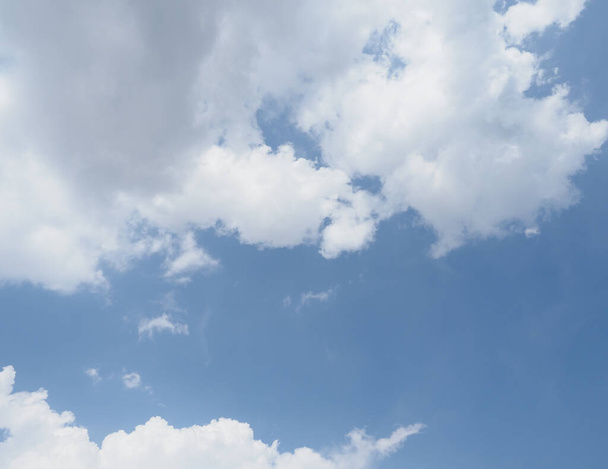 背景として役に立つ雲のある青空 - 写真・画像