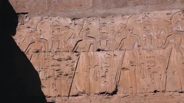 Малюнки на стінах у стародавньому єгипетському храмі Абідоса - Кадри, відео