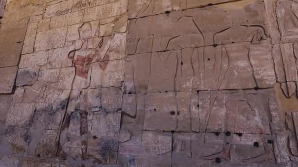 Малюнки на стінах у стародавньому єгипетському храмі Абідоса - Кадри, відео