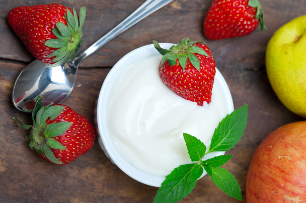 Obst und Joghurt  - Foto, Bild