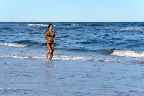 Girl on the beach - Foto, imagen