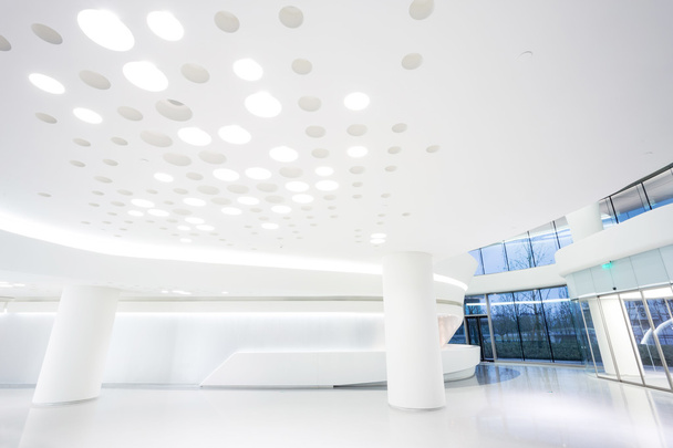 Futurista moderno edificio de oficinas interior
 - Foto, Imagen