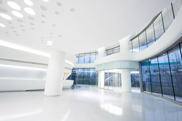 Futurista moderno edificio de oficinas interior
 - Foto, imagen