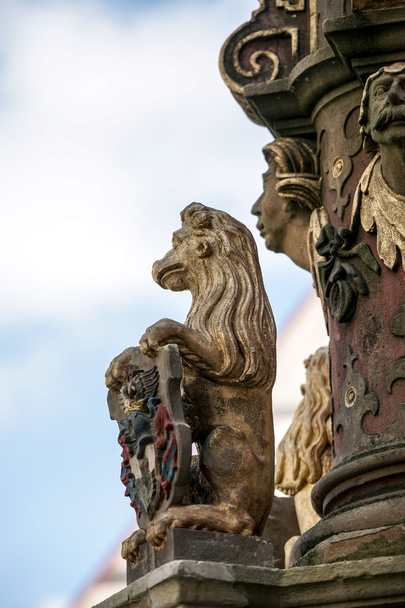 Standbeeld van een Leeuw op St. George's fontein in Rothenburg ob der T - Foto, afbeelding