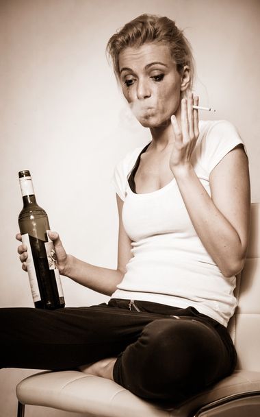 Mujer fumadora
 - Foto, imagen