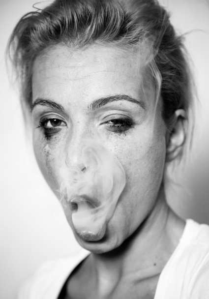 Chica fumadora
 - Foto, Imagen