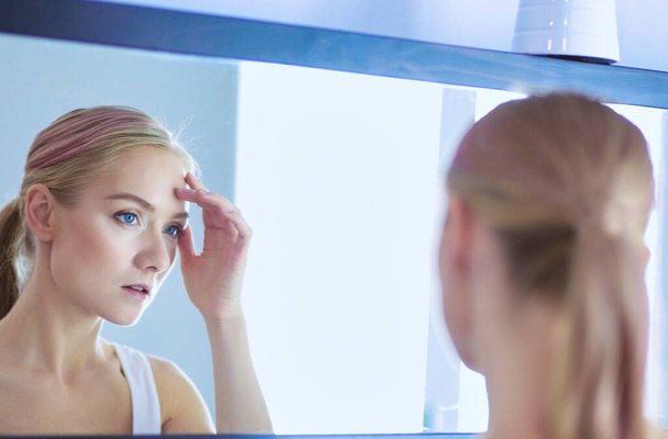 Face of young beautiful healthy woman and reflection in the mirror. - Foto, Imagen