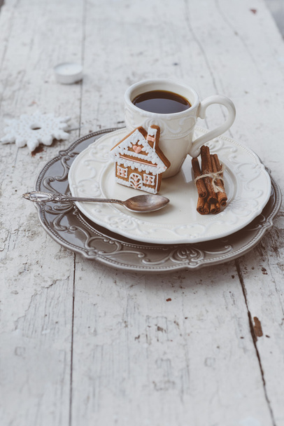 Feliz Navidad composición con café y dulces de jengibre a
 - Foto, Imagen