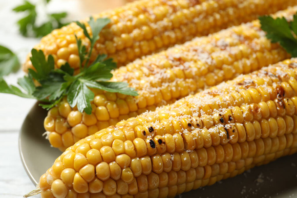 Tasty grilled corn with parmesan, closeup view - Foto, immagini