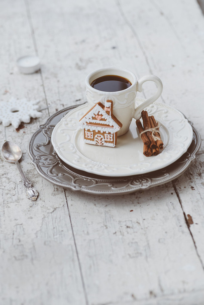 Feliz Navidad composición con café y dulces de jengibre a
 - Foto, Imagen