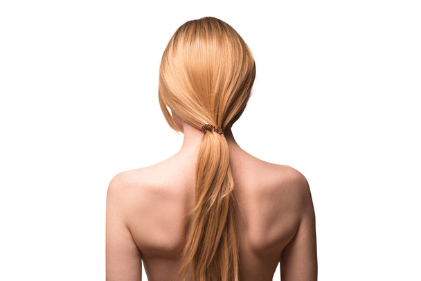 Жінка позаду, красива жінка з омбре волоссям ізольовані на білому тлі
.  - Фото, зображення
