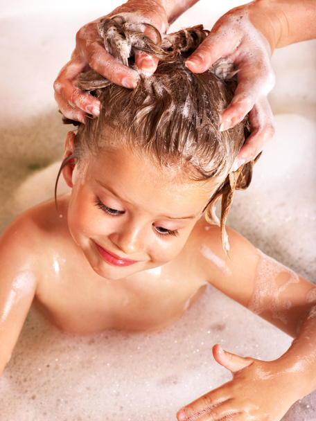 Kid washing hair by shampoo . - Foto, Imagen
