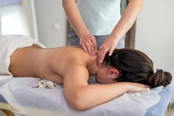 beautiful woman in spa salon. Concept of traditional massage therapy - Foto, immagini