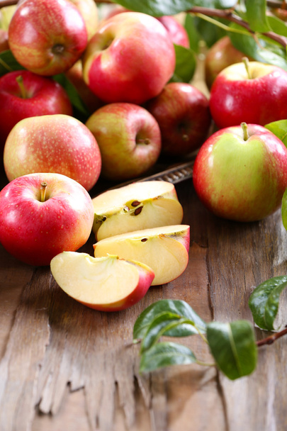 Juicy red apples - Foto, imagen
