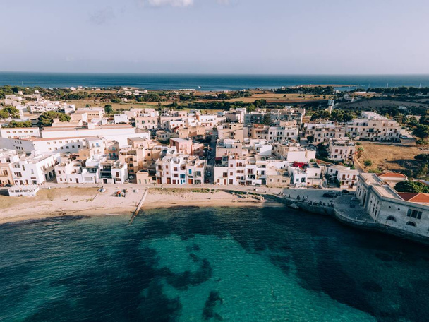 An aerial view of the Tyrrhenian sea and Favignana island with beautiful white buildings on a summer day - Fotografie, Obrázek