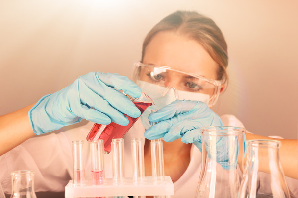 Laboratory assistant making medical test in laboratory - Φωτογραφία, εικόνα