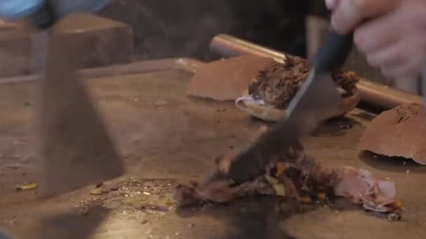 cooking pulled pork on a hot grill greased with oil and preparing sandwich - Materiaali, video