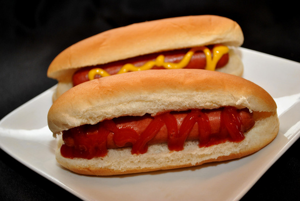 Два смачні хот-доги на обід - Фото, зображення