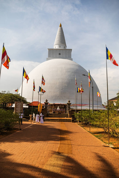 ANURADHAPURA, SRI LANKA - August 28, 2018: Ruwanwelisaya stupa, a Buddhist ceremony with big crowd - Photo, Image
