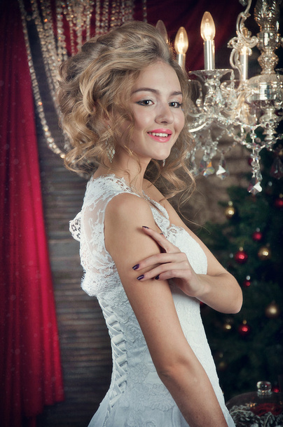 beautiful young girl in a wedding dress - Fotografie, Obrázek