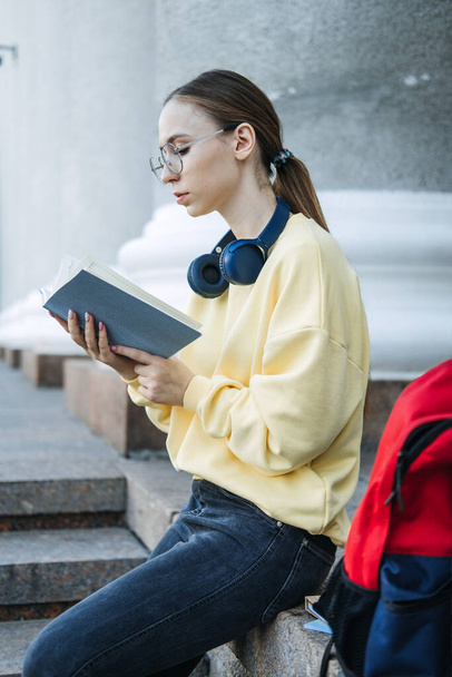Positive daily affirmations for self love. Young woman in headphones writing in notebook Positive daily affirmation phrase for increase motivation and boost optimism - Fotoğraf, Görsel