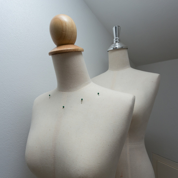 textiel etalagepop doek vrouwelijke pop in de kamer - Foto, afbeelding