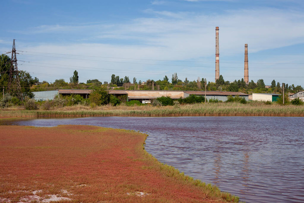 Technical settler of industrial water of mining industry in Kryvyi Rih, Ukraine. Redwater is polluted with iron ore waste. Discharge of process water in the sump after the iron ore beneficiation - Fotoğraf, Görsel