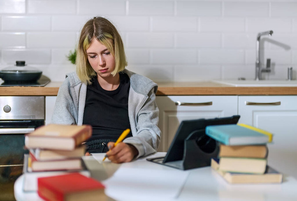 Teenage girl doing her schoolwork at home. - Fotografie, Obrázek